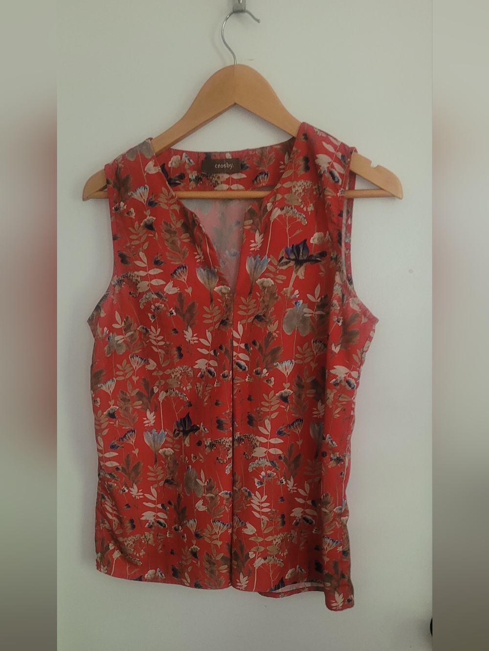 Crosby Red White Floral Silky Satin Sleeveless Blouse Tank Top Shirt size M